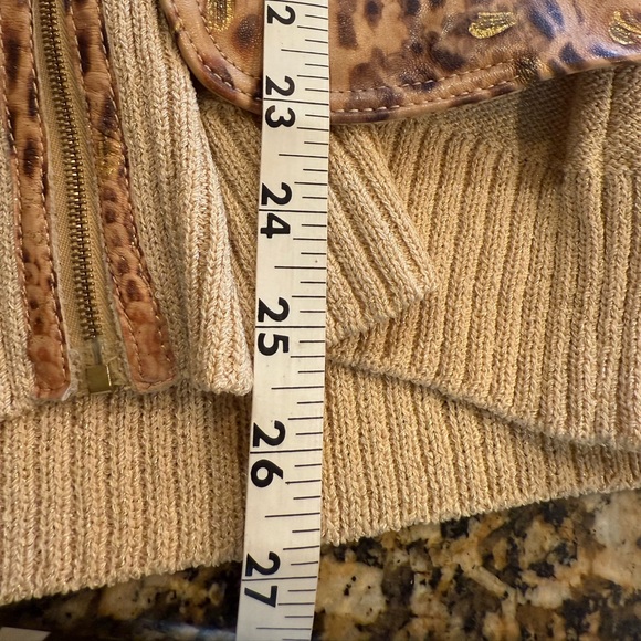 St. John Sport by Marie Gray Animal Print Leather Jacket Vest Sweater Sz. L - Picture 11 of 11